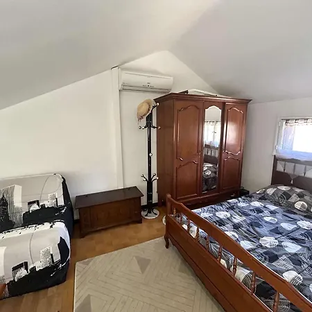 Apartment Mezzanine Climatise Proche Avec Terrasse Et Parking A Saint-raphael - Fr-1-226a-162 *